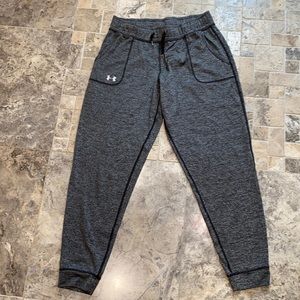 Under Armour Women’s jogger-style pants, medium